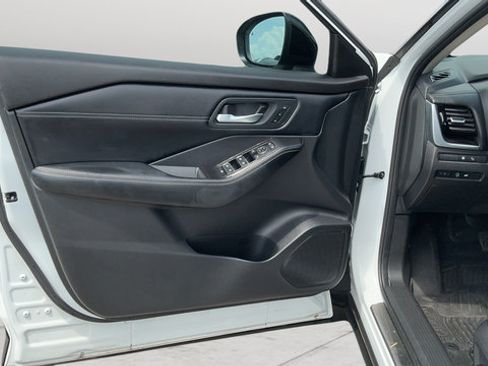 Certified 2025 Nissan Rogue SL w/ SL Premium Package FWD image 19