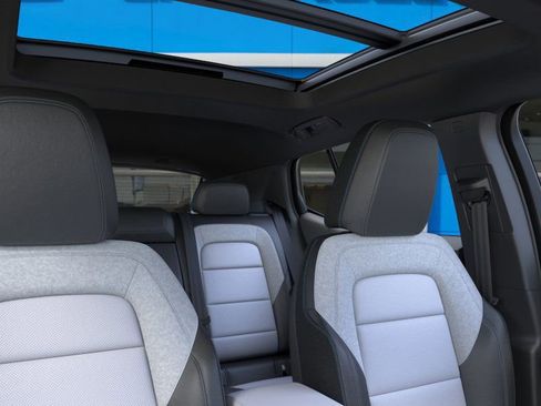 New 2026 Chevrolet Equinox EV LT image 24