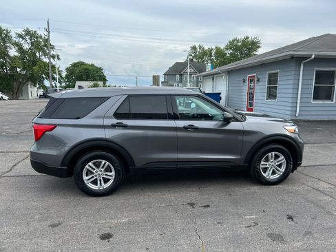 Used 2022 Ford Explorer 4WD w/ Class IV Trailer Tow Package image 2
