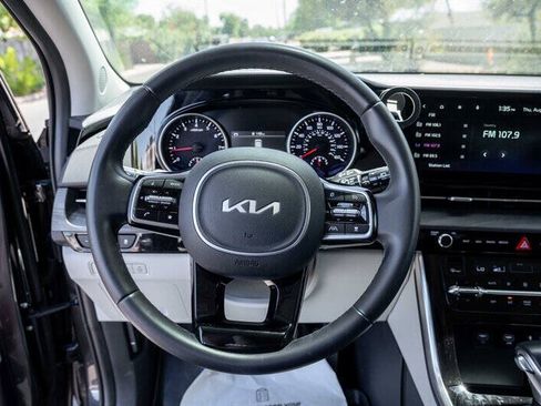 Used 2024 Kia Carnival EX FWD image 11