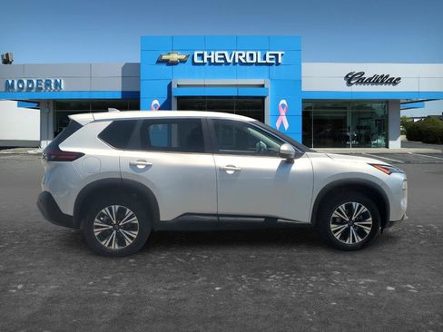 Used 2023 Nissan Rogue SV FWD image 6
