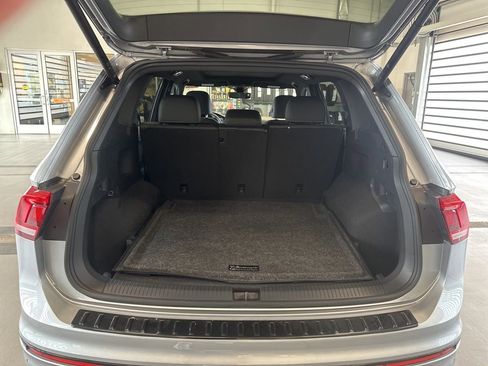 Certified 2024 Volkswagen Tiguan SE R-Line image 8