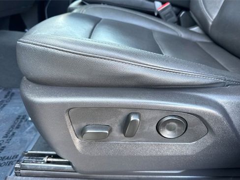 Used 2025 GMC Sierra 1500 SLT image 13