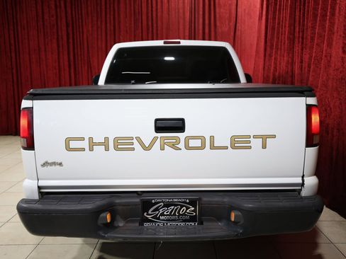 Used 2002 Chevrolet S10 Pickup 2WD Regular Cab image 10