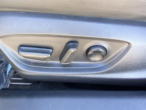 Used 2021 Toyota Camry XLE image 8