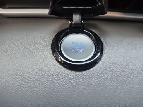 Used 2021 Hyundai Elantra SEL image 28