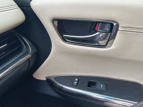 Used 2013 Toyota Avalon Limited image 38