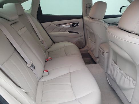 Used 2015 INFINITI Q70 3.7 w/ Deluxe Touring Package image 19