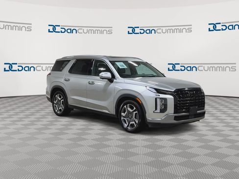 Used 2024 Hyundai Palisade Limited AWD/4WD image 2