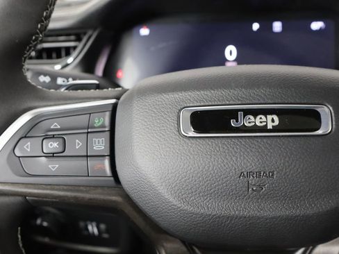 New 2026 Jeep Grand Cherokee Altitude image 8