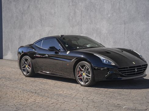 Used 2015 Ferrari California T image 10