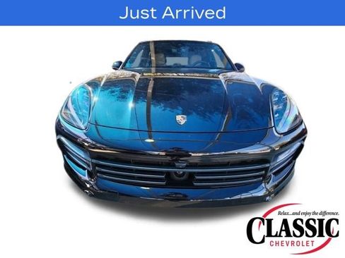 Used 2022 Porsche Cayenne Platinum Edition image 2