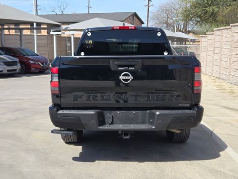 Used 2023 Nissan Frontier SV w/ Midnight Edition Package image 4