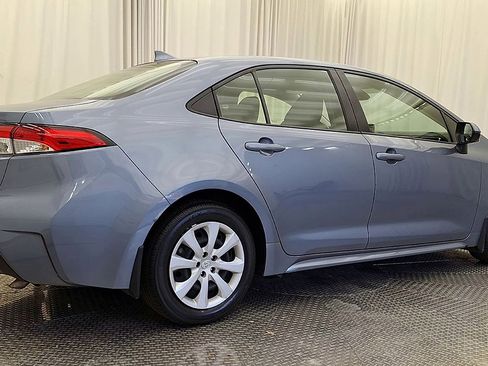 Used 2022 Toyota Corolla LE FWD image 3