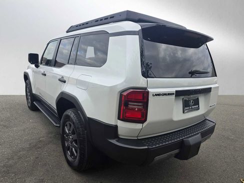 Used 2025 Toyota Land Cruiser image 5