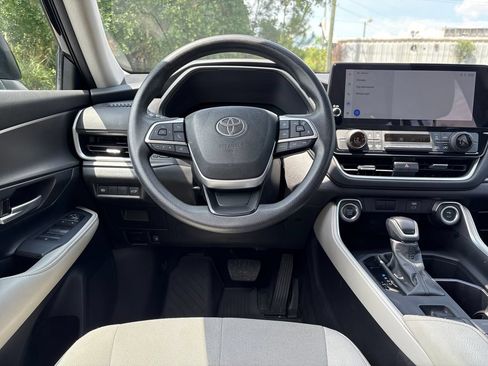 Used 2025 Toyota Grand Highlander FWD image 7