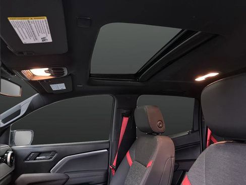 Used 2024 Chevrolet Colorado Z71 w/ Z71 Convenience Package 2 image 7