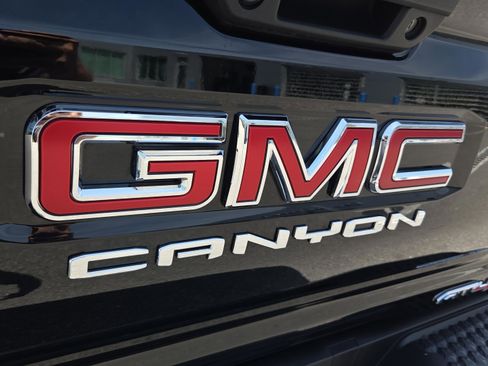 Used 2024 GMC Canyon AT4X AWD/4WD image 33