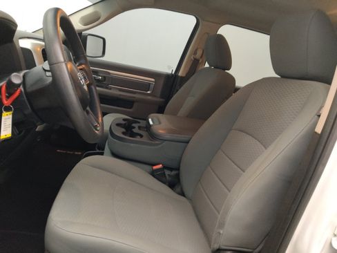 Used 2019 RAM 1500 Classic SLT AWD/4WD image 17