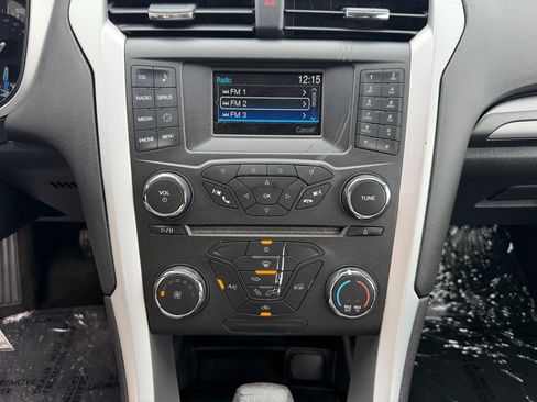 Used 2016 Ford Fusion SE FWD image 27