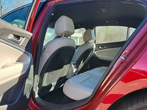 Used 2023 Genesis G70 2.0T image 18