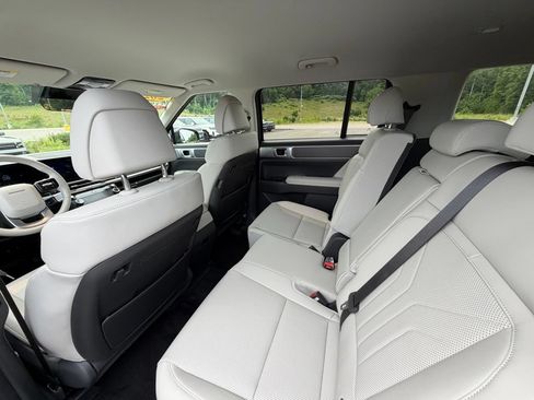 Certified 2025 Hyundai Santa Fe SEL AWD/4WD image 11