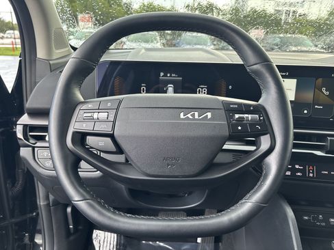 Used 2026 Kia Sportage EX FWD image 11