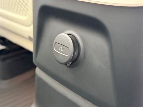 Used 2023 Volvo XC60 T8 Ultimate w/ Climate Package image 15