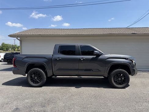 Used 2026 Toyota Tundra Platinum AWD/4WD image 1