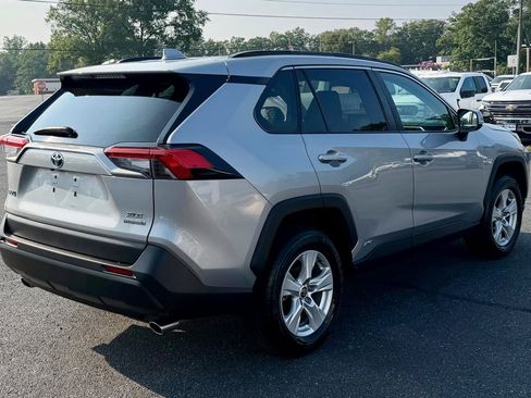 Used 2021 Toyota RAV4 XLE w/ Convenience Package AWD/4WD image 6