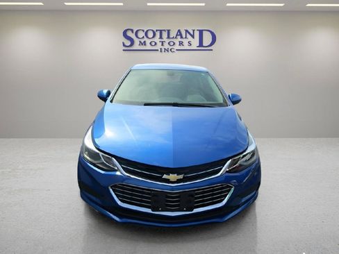 Used 2017 Chevrolet Cruze LT FWD image 3