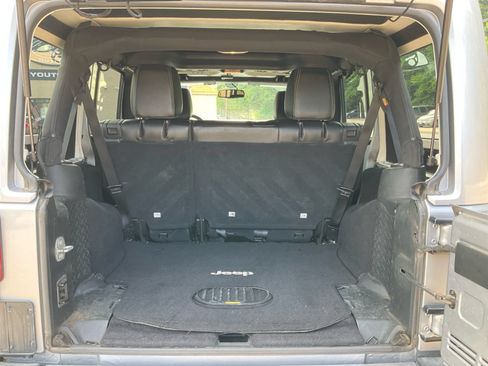 Used 2016 Jeep Wrangler Unlimited Sahara w/ Max Tow Package AWD/4WD image 31
