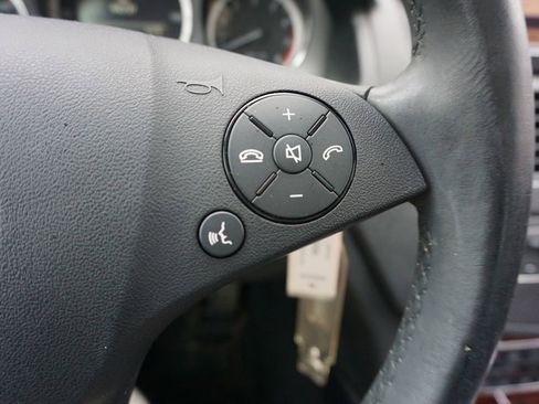 Used 2010 Mercedes-Benz C 300 4MATIC Sedan image 8