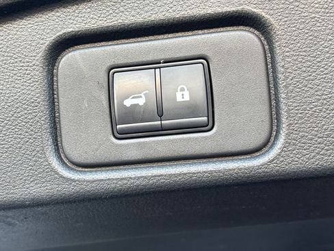 Used 2025 Nissan Pathfinder SV image 23