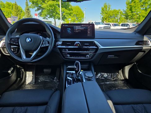 Used 2023 BMW 530e RWD image 18