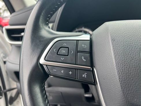 Used 2021 Toyota Highlander LE AWD/4WD image 14