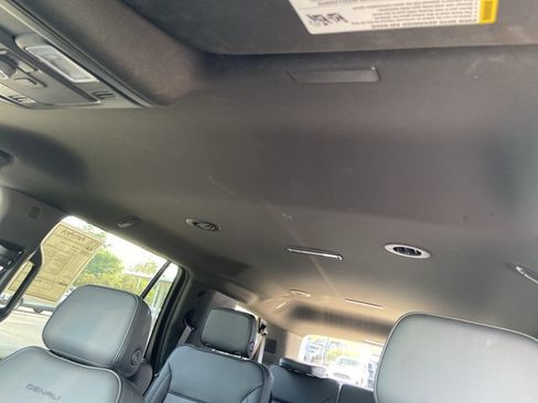 Used 2025 GMC Yukon Denali RWD image 29