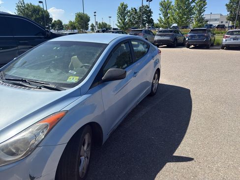 Used 2013 Hyundai Elantra GLS w/ Preferred Pkg FWD image 2