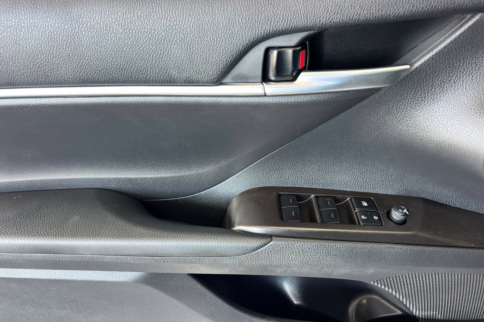 Used 2024 Toyota Camry SE FWD image 17