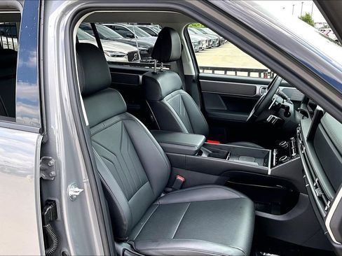 Used 2025 Hyundai Santa Fe SEL FWD image 9