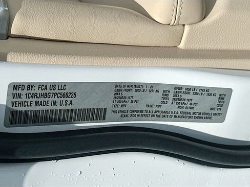 Used 2023 Jeep Grand Cherokee Limited w/ Luxury Tech Group II AWD/4WD image 35