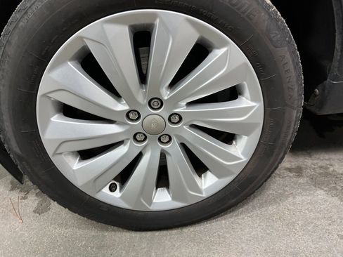 Used 2020 Land Rover Discovery Sport SE image 37