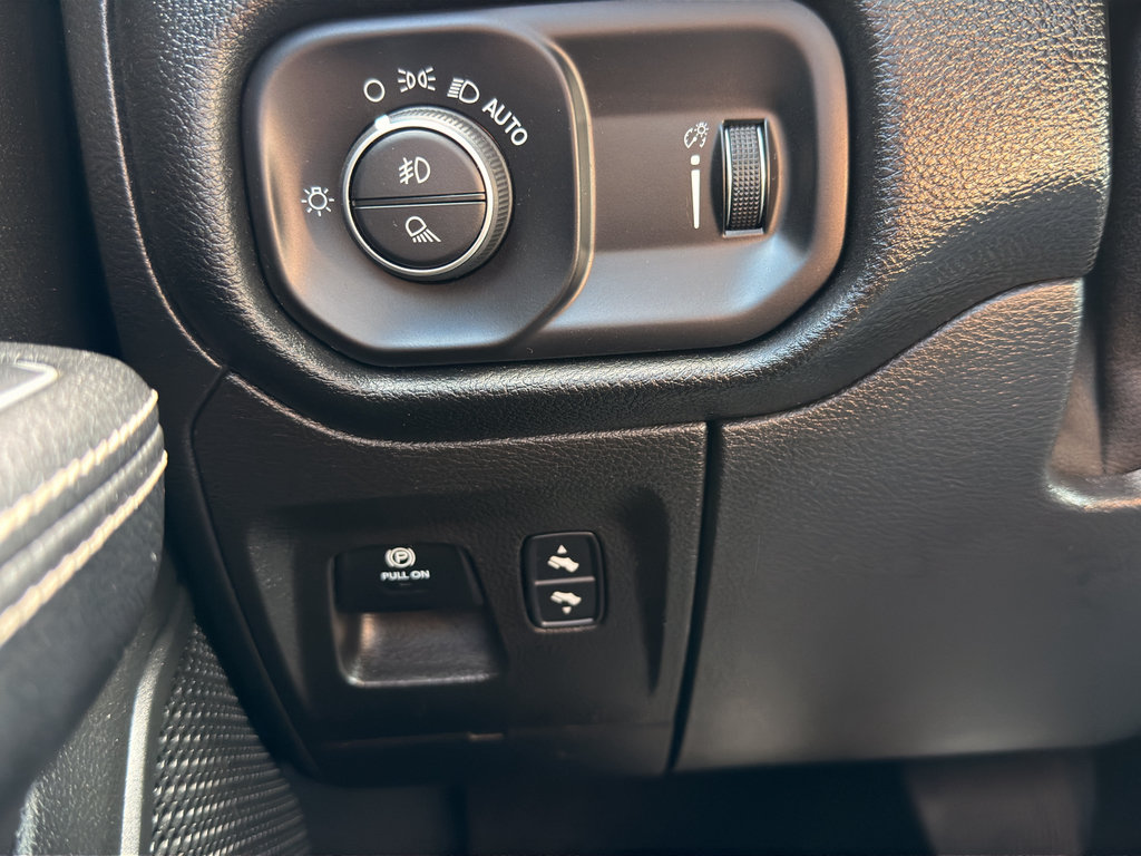 Used 2020 RAM 1500 Sport w/ Comfort & Convenience Group AWD/4WD image 26