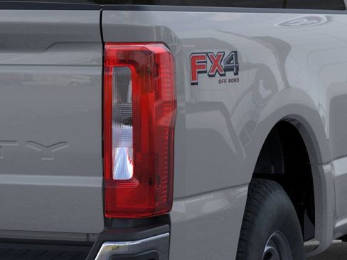New 2026 Ford F250 XL w/ FX4 Off-Road Package AWD/4WD image 21