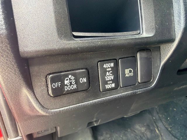 Used 2018 Toyota Tacoma TRD Off-Road AWD/4WD image 40