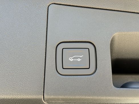 New 2026 Cadillac XT5 Luxury image 11