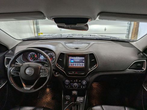 Used 2019 Jeep Cherokee Latitude Plus w/ Cold Weather Group AWD/4WD image 4