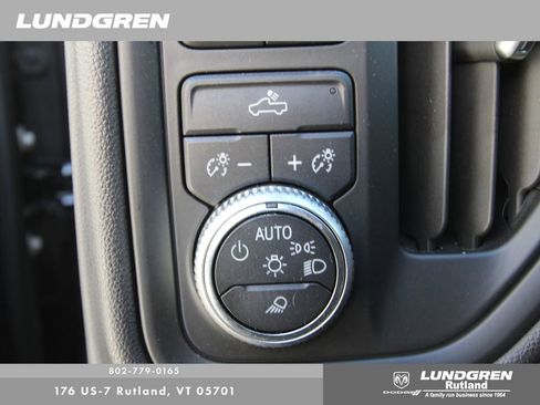 Used 2020 GMC Sierra 1500 4x4 Crew Cab w/ Convenience Package image 18