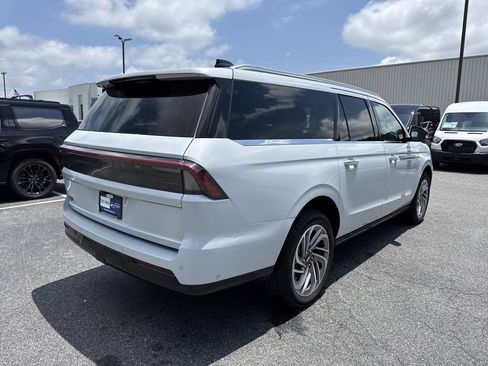 Used 2025 Lincoln Navigator L Reserve AWD/4WD image 7