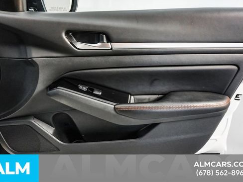 Used 2025 Nissan Altima 2.5 SR FWD image 41